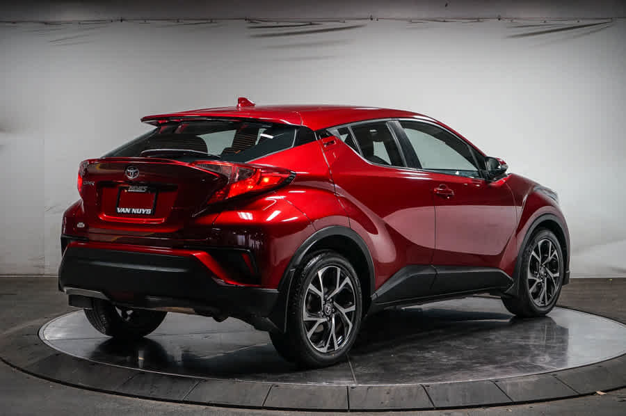 Used 2018 Toyota C-HR XLE FWD image 5