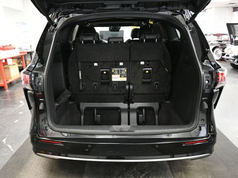 Used 2025 Toyota Sienna Platinum AWD/4WD image 25