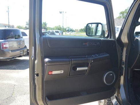 Used 2005 HUMMER H2 w/ Preferred Equipment Group AWD/4WD image 24