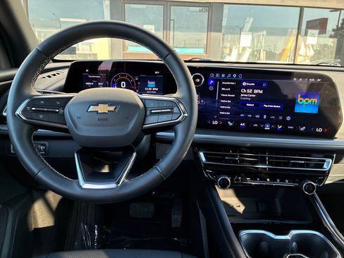 Used 2026 Chevrolet Traverse LT AWD/4WD image 14