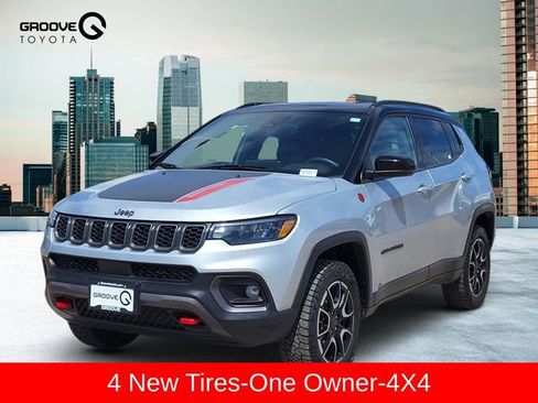 Used 2025 Jeep Compass Trailhawk w/ Trailer Tow Group AWD/4WD image 1