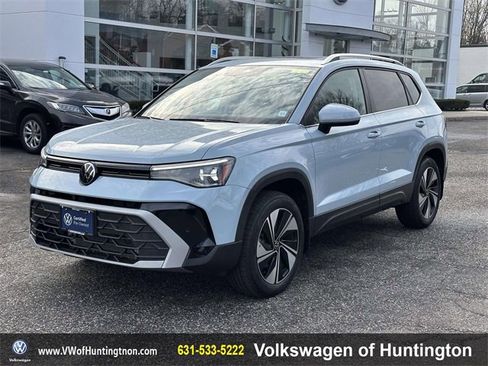 Certified 2025 Volkswagen Taos SE w/ Panoramic Sunroof Package image 8