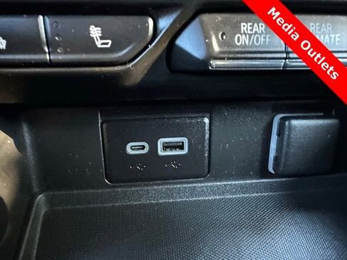 Used 2021 Chevrolet Suburban LT image 32