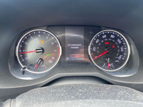 Used 2022 Toyota RAV4 XLE Premium FWD image 10