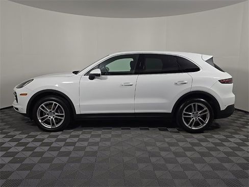 Certified 2022 Porsche Cayenne image 2