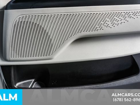 Used 2024 Kia Carnival LX image 33