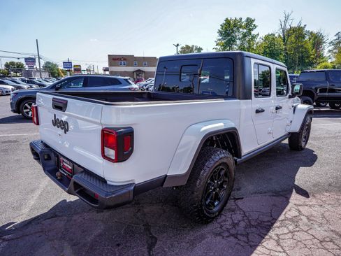 Used 2021 Jeep Gladiator Willys image 4