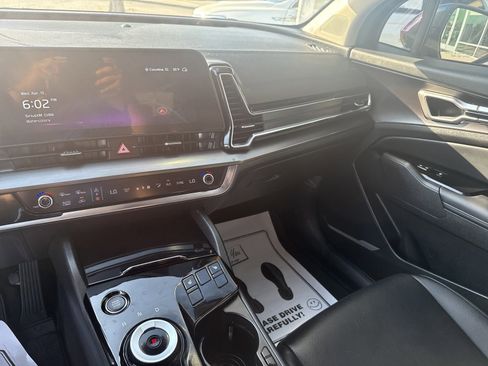 Used 2024 Kia Sportage EX image 12