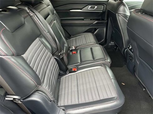 Used 2025 Ford Explorer ST-Line w/ ST-Line Street Pack image 26