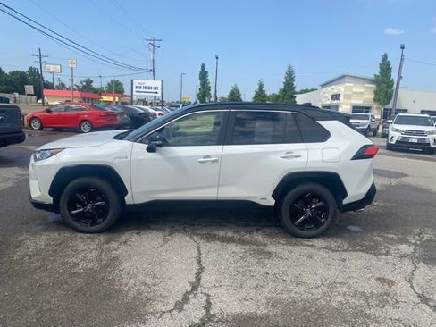 Used 2019 Toyota RAV4 XSE w/ XSE Weather Package AWD/4WD image 3