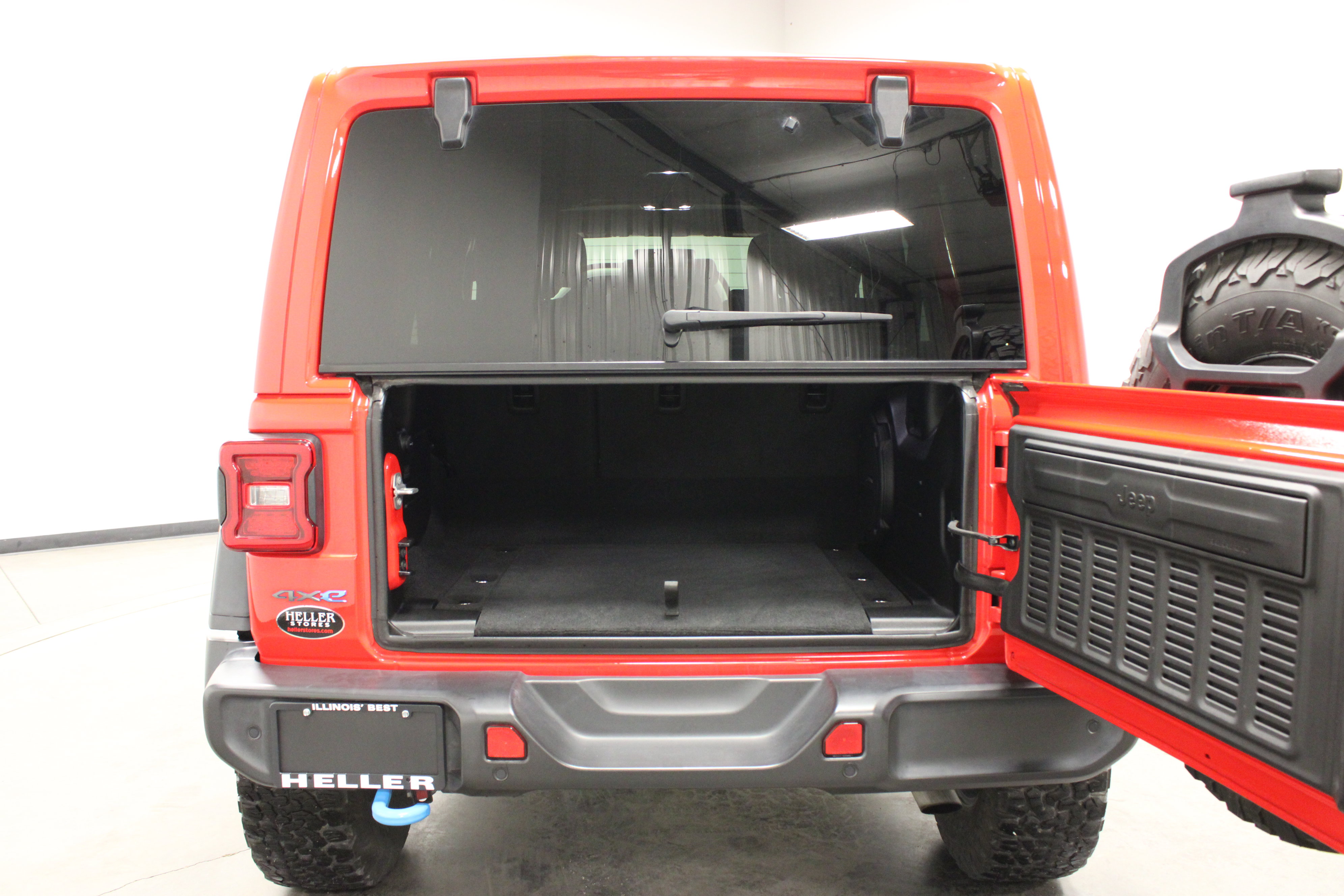 Used 2023 Jeep Wrangler Unlimited Rubicon 4xe w/ Safety Group AWD/4WD image 14