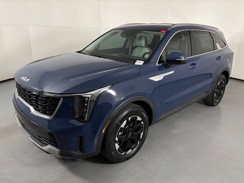 New 2026 Kia Sorento S FWD image 4