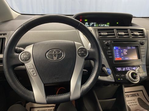 Used 2013 Toyota Prius V image 18