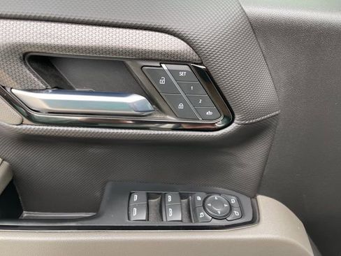 Used 2023 Chevrolet Silverado 1500 ZR2 w/ Technology Package image 17