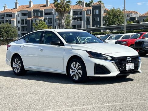 Used 2025 Nissan Altima 2.5 S image 5