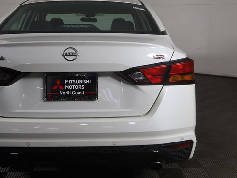 Used 2024 Nissan Altima 2.5 SR FWD image 11