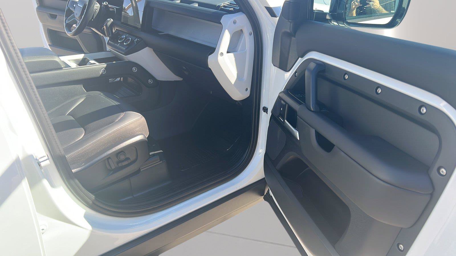 Used 2025 Land Rover Defender 110 S AWD/4WD image 15