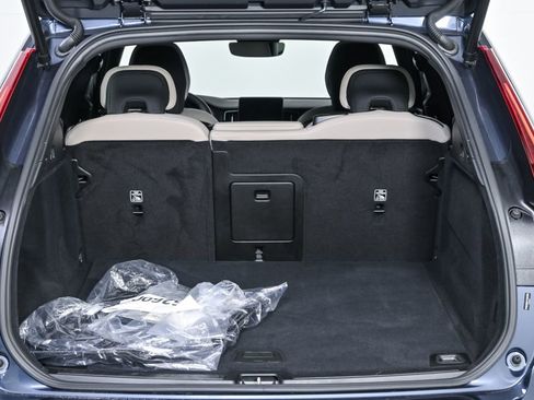 Certified 2026 Volvo XC60 B5 Core image 30