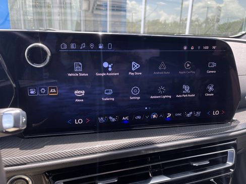 Used 2024 Chevrolet Traverse RS image 31