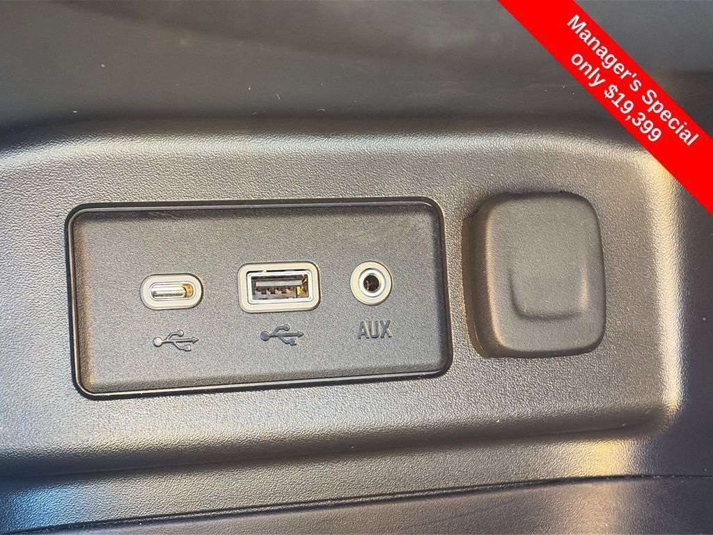 Used 2021 Chevrolet Equinox LT FWD image 22
