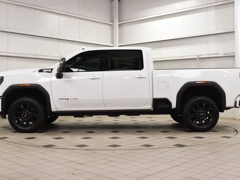Used 2024 GMC Sierra 2500 AT4 w/ AT4 Premium Plus Package image 4