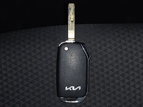 Used 2023 Kia Soul LX image 32