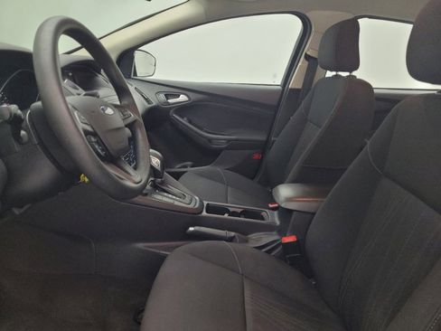 Used 2018 Ford Focus SE w/ SE Appearance Package FWD image 17