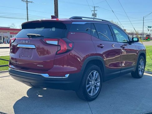 Used 2024 GMC Terrain SLT w/ Tech Package image 7