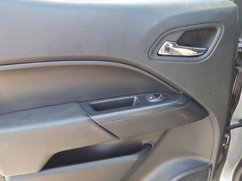 Used 2021 Chevrolet Colorado LT w/ Safety Package RWD image 11