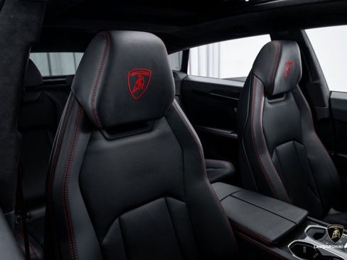 Used 2023 Lamborghini Urus S image 41