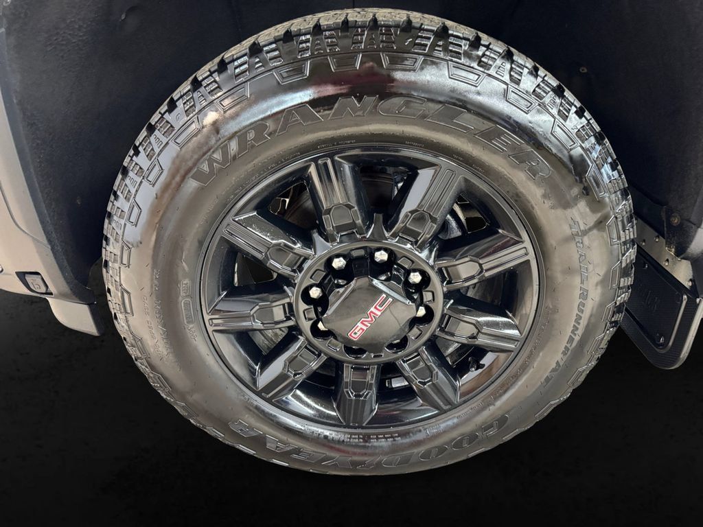Used 2024 GMC Sierra 2500 AT4 AWD/4WD image 9
