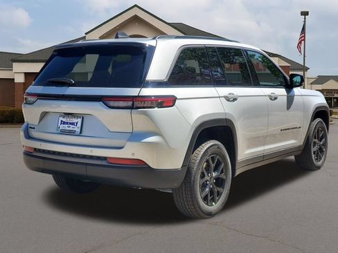 New 2026 Jeep Grand Cherokee Altitude AWD/4WD image 3