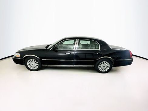 Used 2005 Lincoln Town Car Signature Limited RWD image 4