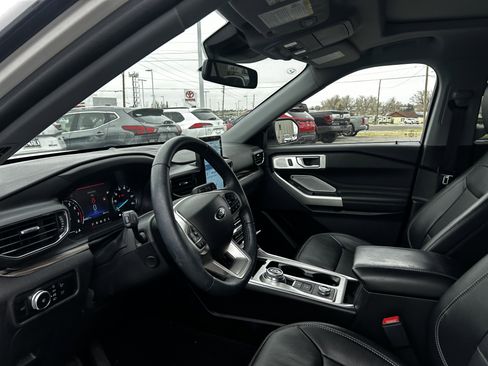 Used 2023 Ford Explorer Limited w/ Limited Technology Package image 10