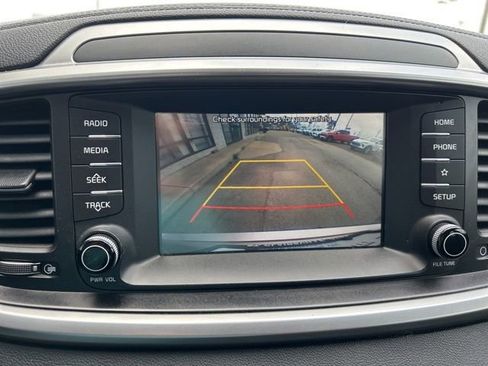 Used 2019 Kia Sorento AWD V6 image 5