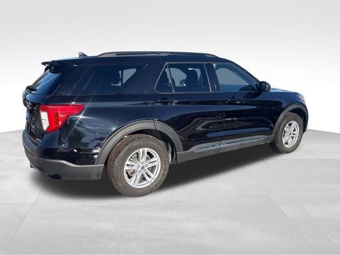 Used 2022 Ford Explorer XLT w/ Equipment Group 202A image 7