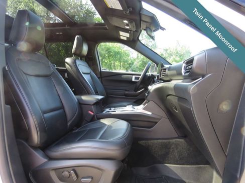 Used 2020 Ford Explorer XLT w/ Equipment Group 202A AWD/4WD image 13