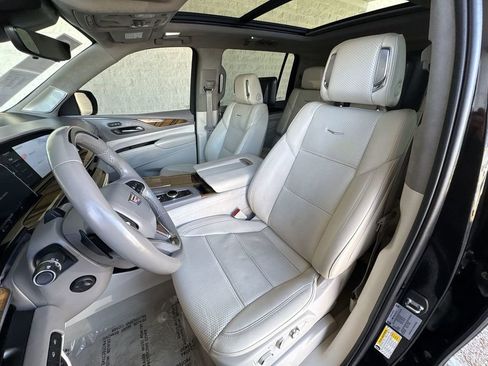 Certified 2022 Cadillac Escalade ESV Premium Luxury Platinum w/ Heavy-Duty Trailer Package image 20