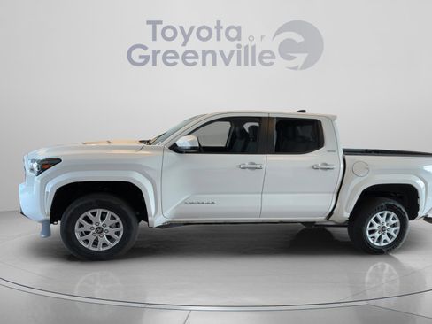 Used 2025 Toyota Tacoma TRD Sport RWD image 2