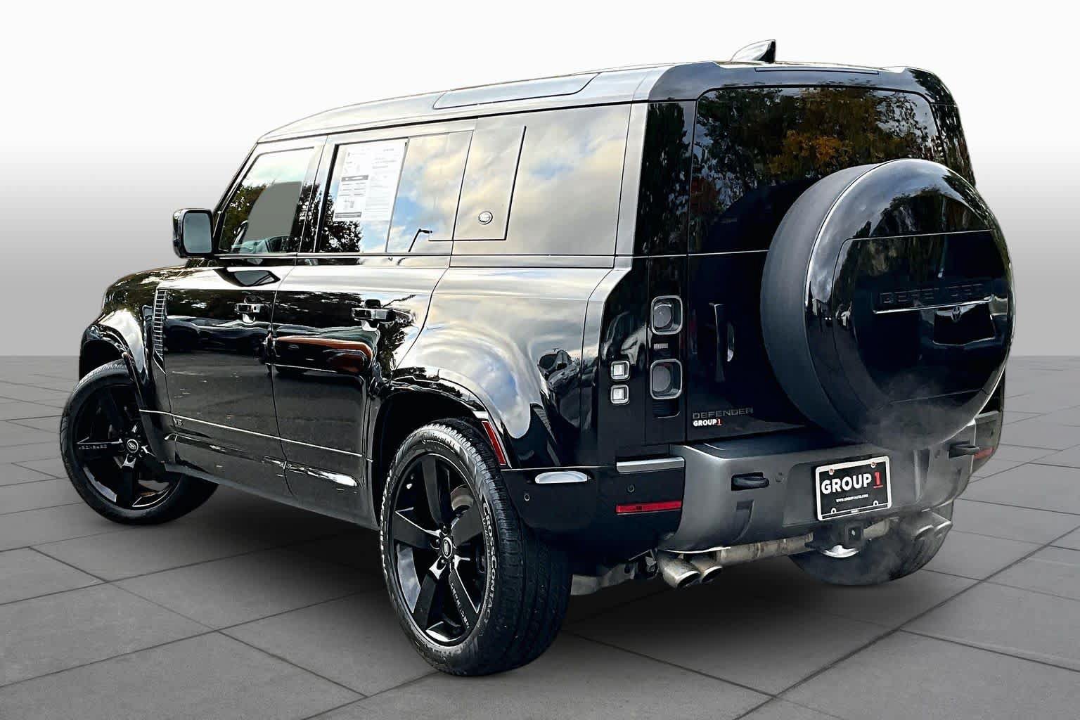 Used 2024 Land Rover Defender 110 V8 AWD/4WD image 11