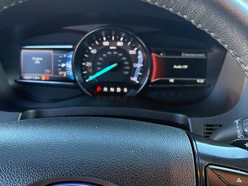 Used 2017 Ford Explorer XLT w/ Equipment Group 202A image 3