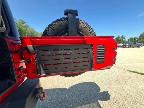Used 2018 Jeep Wrangler Unlimited Sport w/ Connectivity Group AWD/4WD image 30