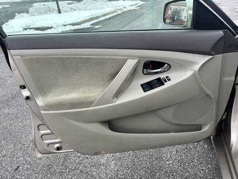 Used 2009 Toyota Camry Hybrid Sedan 4D image 16