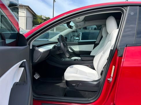 Used 2022 Tesla Model Y Performance image 11