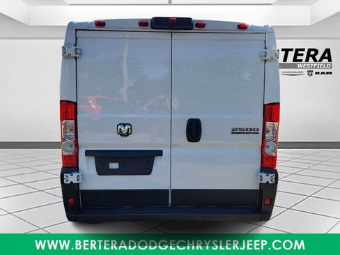Used 2025 RAM ProMaster 2500 w/ Convenience Group FWD image 5