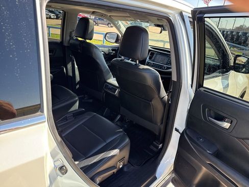Used 2018 Toyota Highlander XLE image 13