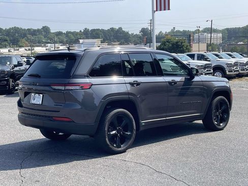 Certified 2023 Jeep Grand Cherokee Limited w/ Black Appearance Package AWD/4WD image 8