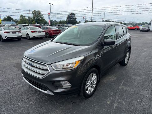 Used 2019 Ford Escape SE FWD image 9