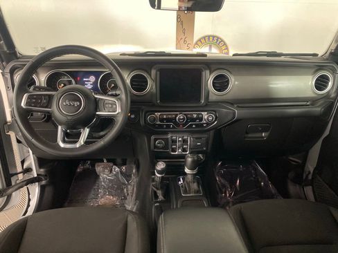 Used 2023 Jeep Gladiator Overland image 6