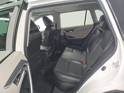 Used 2021 Toyota RAV4 XLE w/ Convenience Package AWD/4WD image 13